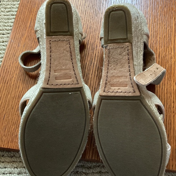 TOMS SHIMMER SINENNA GOLD WITH PINK TRIM Espadrille Sandal Wedges size 7.5 W - Picture 9 of 10